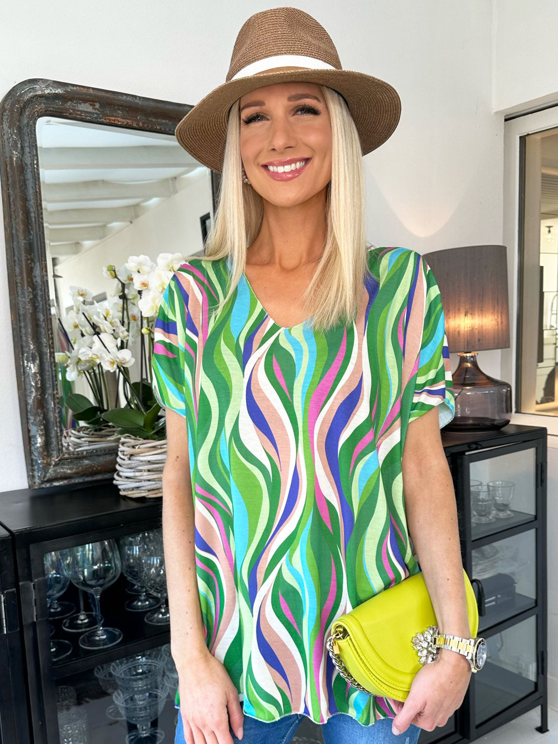 Kirsa - Blød flerfarvet bluse med v-hals